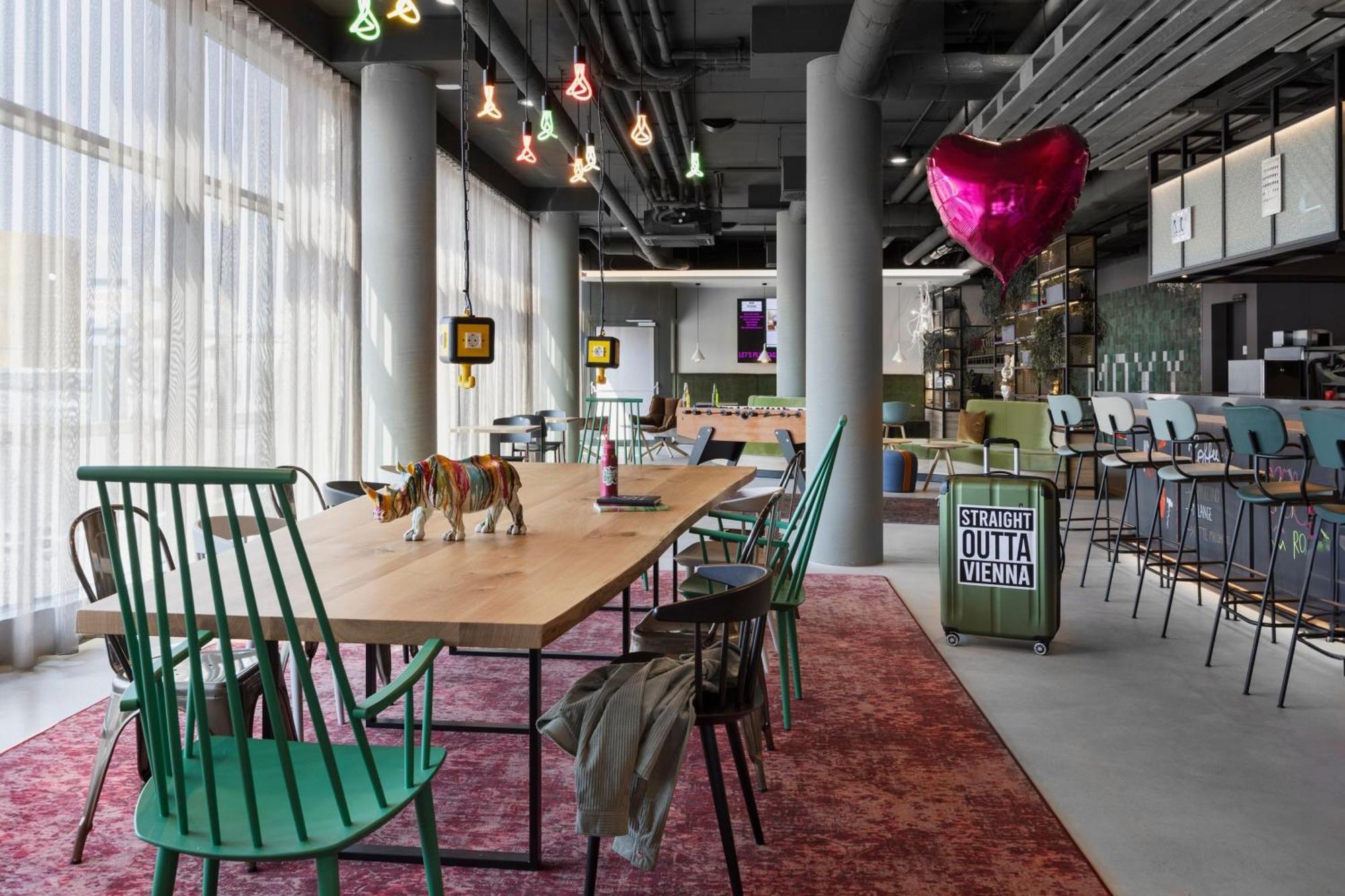 Moxy Vienna City East Buitenkant foto