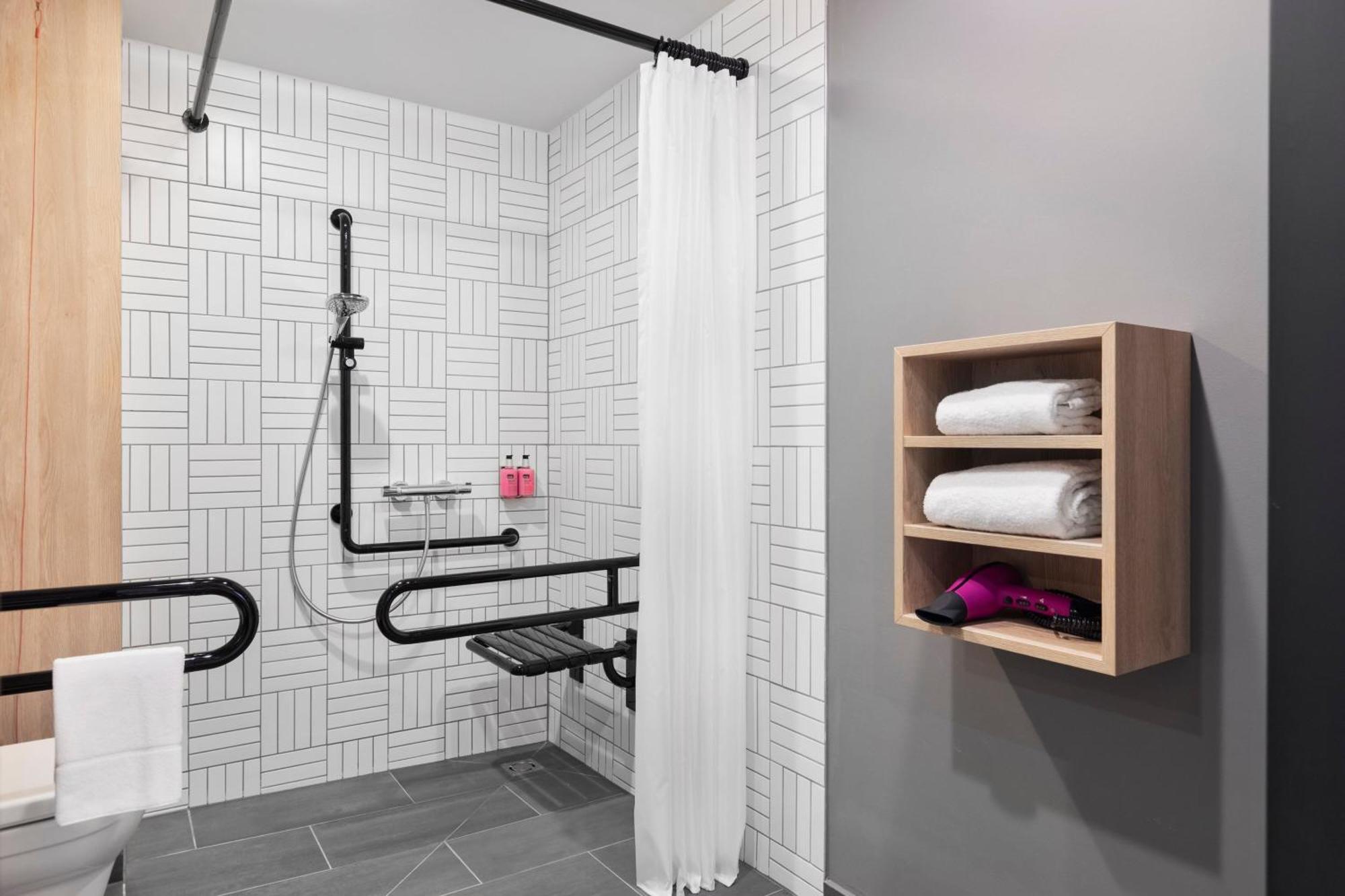 Moxy Vienna City East Buitenkant foto